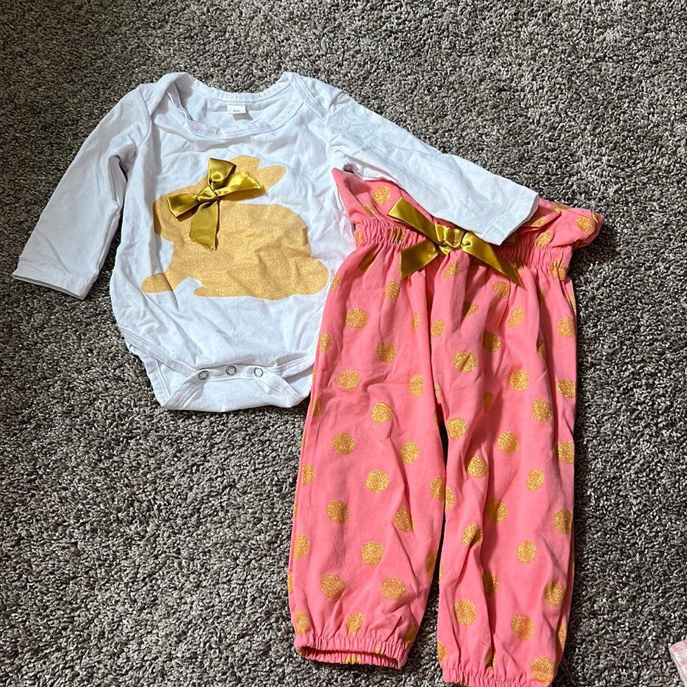 Boutique Easter outfit. Size 80 boutique. Will fit 12-18 months.
